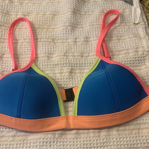 Triangle bikini top! Excellent. Condition Sz S - Picture 10 of 11
